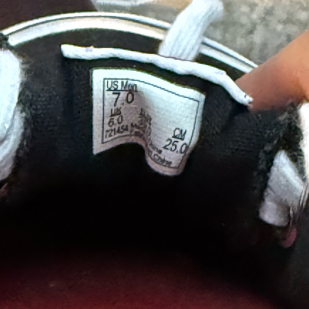 Vans Unisex Black Authentic Shoes - Picture 5 of 11